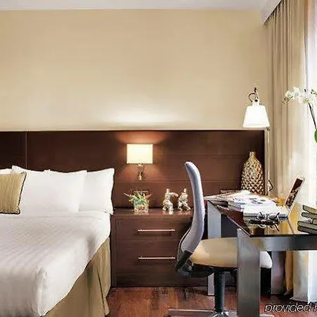 Otel By Marriott East 4*