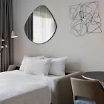 By Marriott East Отель