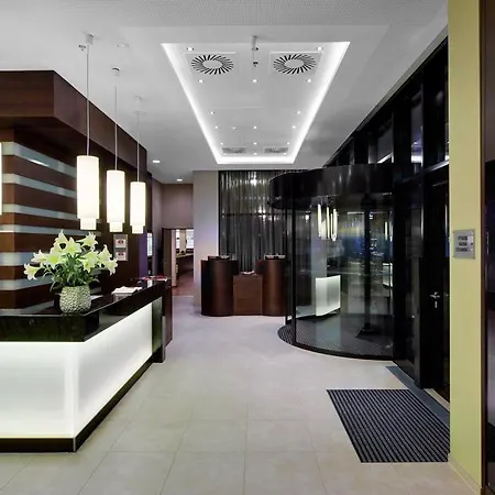 By Marriott East Отель