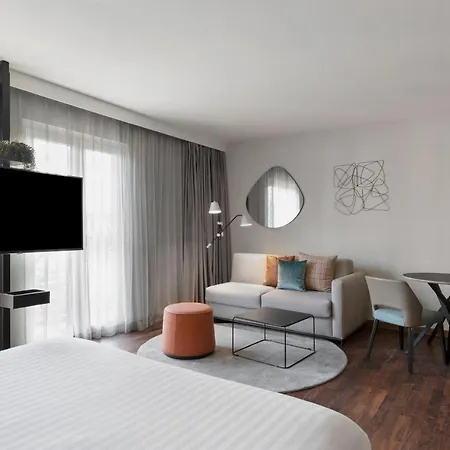 Hotel By Marriott East