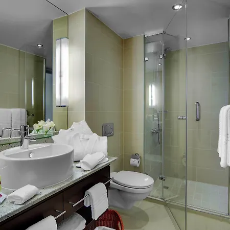 By Marriott East Отель