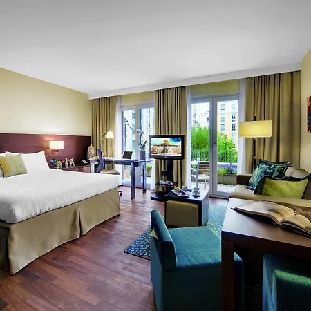 By Marriott East Отель