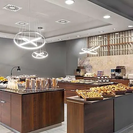 By Marriott East 4* Münih