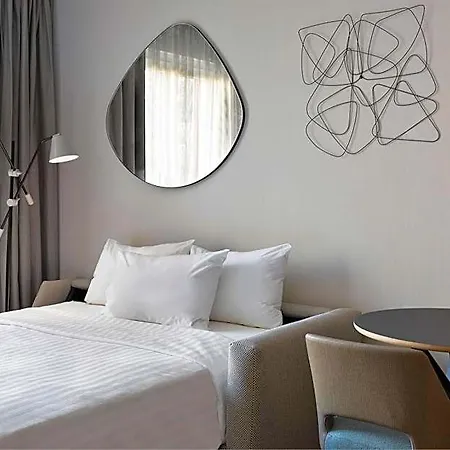 Otel By Marriott East 4*