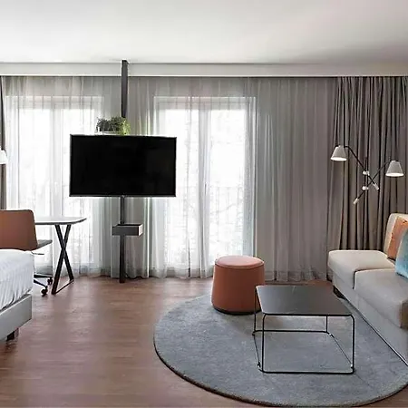 By Marriott East Otel 4*