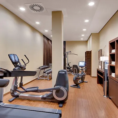 By Marriott East Отель