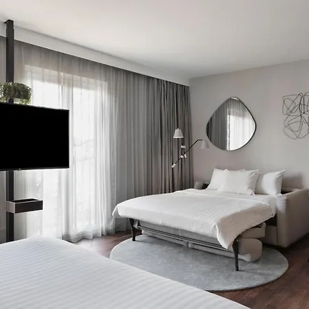 By Marriott East Отель