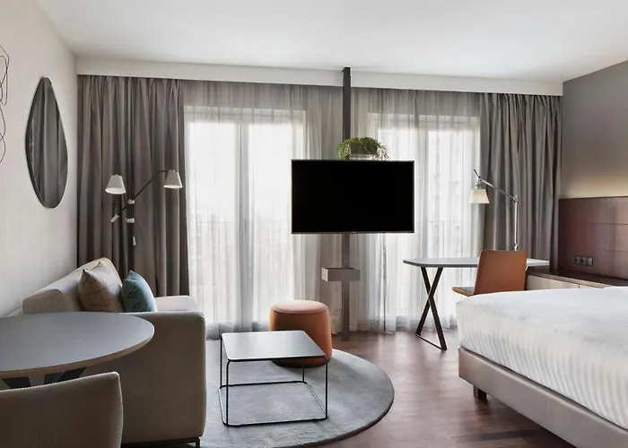 By Marriott East Szálloda
