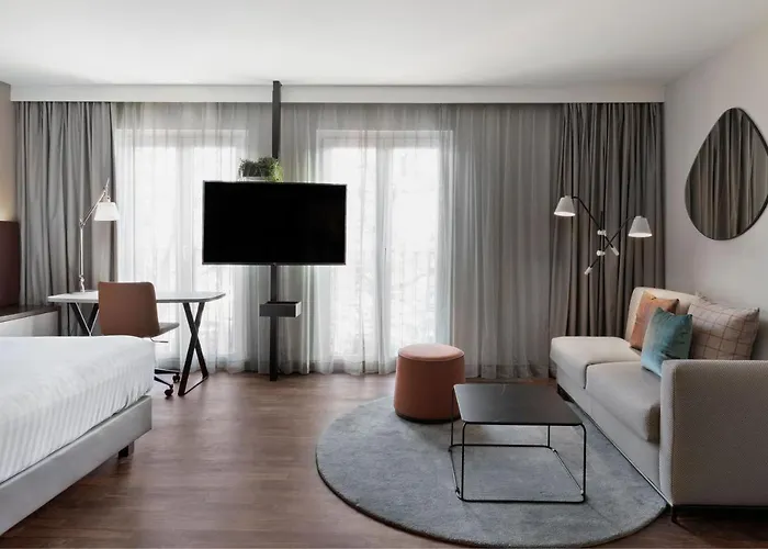 Szálloda By Marriott East 4*