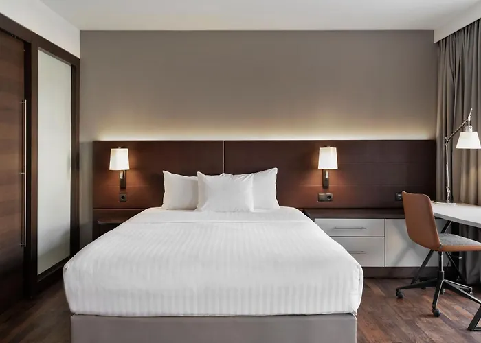 By Marriott East Hotell