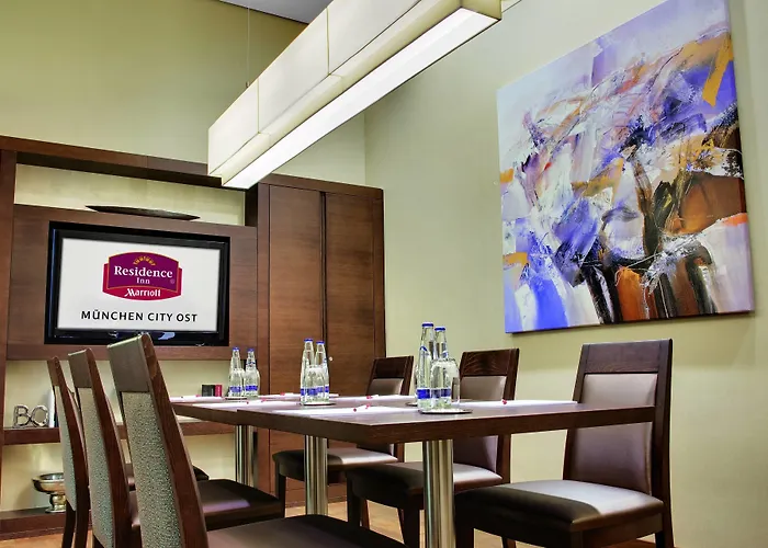 By Marriott East Hotell