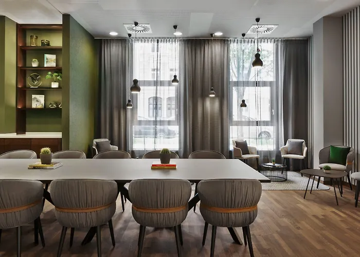 Szálloda By Marriott East 4*