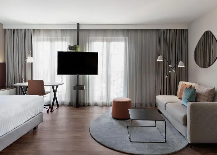 By Marriott East Hotell 4*