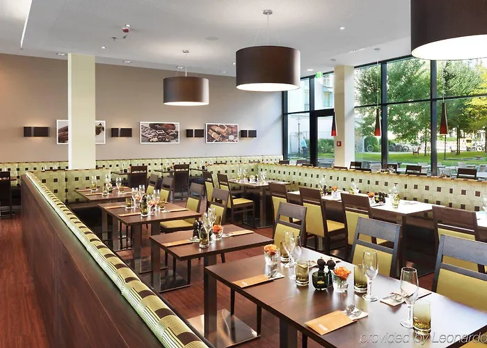 By Marriott East Szálloda