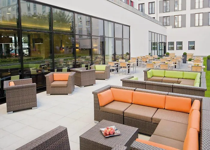 Szálloda By Marriott East 4*